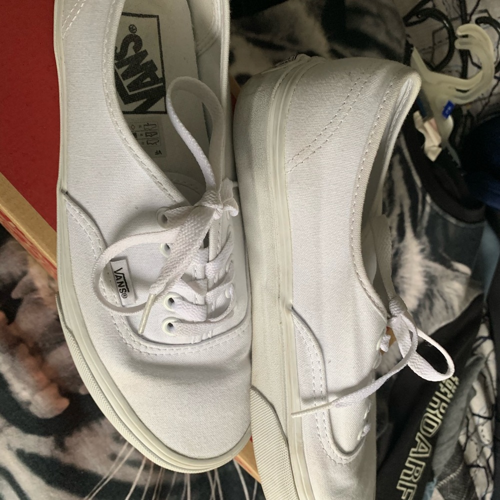 Vans - Picture 2 of 2